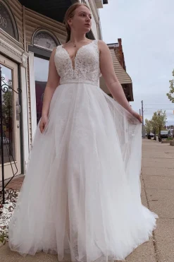 A-Line Tulle White Long Plus Size Wedding Dress with Beading