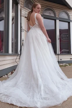 A-Line Tulle White Long Plus Size Wedding Dress with Beading
