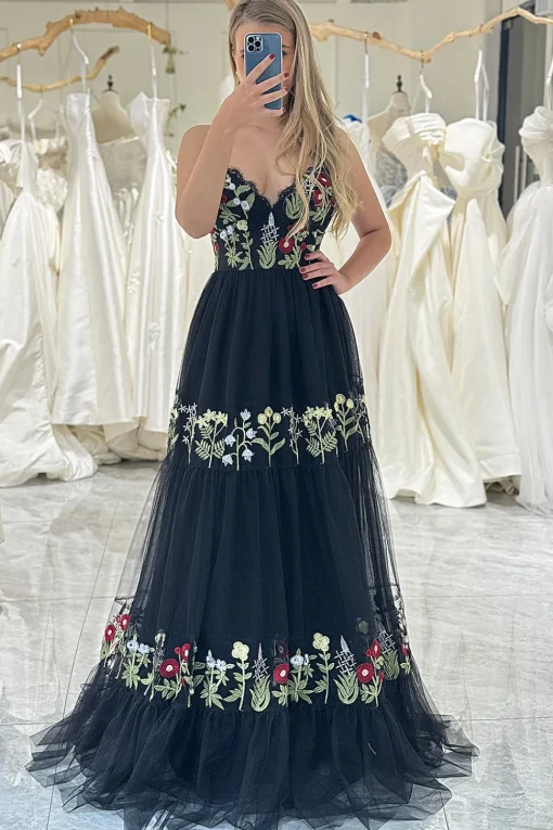 Black A-Line Spaghetti Straps Embroidered Tulle Long Prom Dress