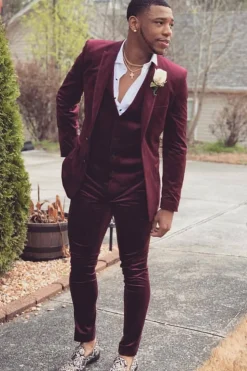 Burgundy Peak Lapel 3 Piece Men's Prom Suits