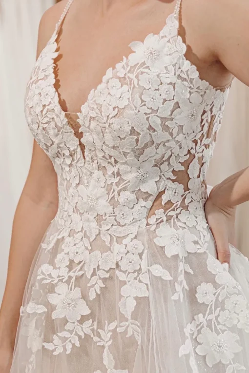 Glitter Ivory A-Line Spaghetti Straps Long Wedding Dress with Appliques
