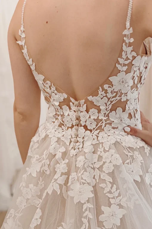 Glitter Ivory A-Line Spaghetti Straps Long Wedding Dress with Appliques