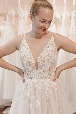Glitter Ivory A-Line Spaghetti Straps Long Wedding Dress with Appliques
