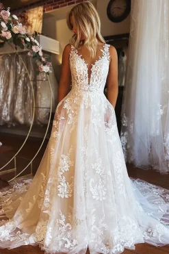 Ivory V-Neck A-Line Tulle Wedding Dress with Pockets