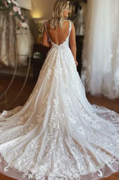 Ivory V-Neck A-Line Tulle Wedding Dress with Pockets