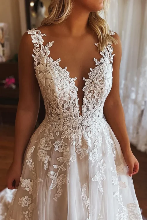 Ivory V-Neck A-Line Tulle Wedding Dress with Pockets