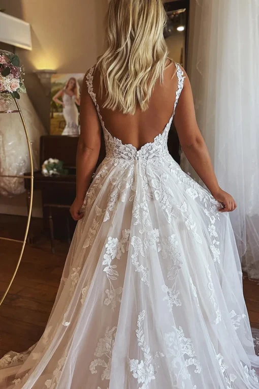Ivory V-Neck A-Line Tulle Wedding Dress with Pockets