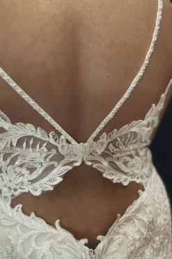 Mermaid V-Neck White Plus Size Lace Wedding Dress
