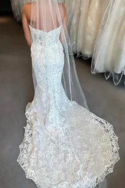 Sweetheart Ivory Corset Long Wedding Dress with Appliques
