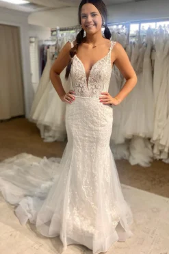 Tulle Mermaid Spaghetti Straps White Long Wedding Dress with Appliques