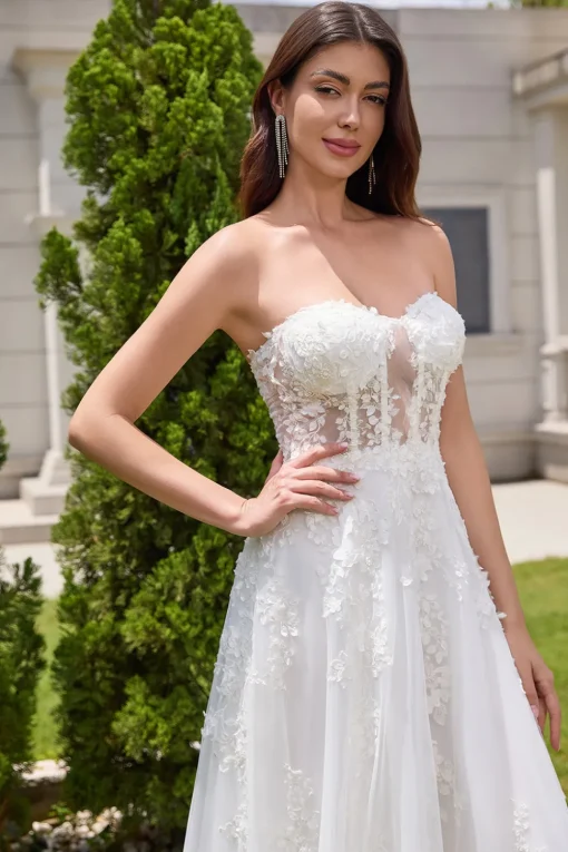 White A-Line Appliques Lace Up Tulle Corset Wedding Dress