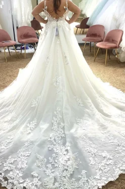 White A-Line Tulle Plus Size Long Wedding Dress with Appliques