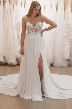 White Sweetheart Long Lace Boho Wedding Dress with Slit