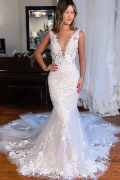 White V-Neck Mermaid Long Lace Wedding Dress