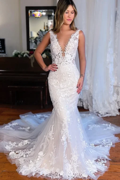 White V-Neck Mermaid Long Lace Wedding Dress
