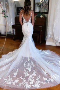 White V-Neck Mermaid Long Lace Wedding Dress