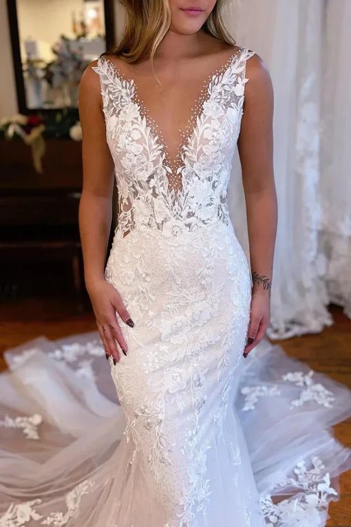 White V-Neck Mermaid Long Lace Wedding Dress